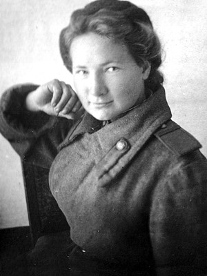 Servicewoman of the 22nd Anti-Aircraft Machine Gun Regiment Alexandra Dyldina. Portrait. [1942]. Moscow region. Perm City Archive.