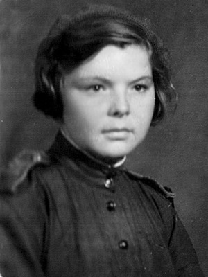 Servicewoman of the 22nd Anti-Aircraft Machine Gun Regiment Galya Vetoshkina. Portrait. [not earlier than 1943]. Moscow region. Perm City Archive.