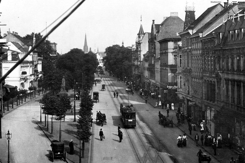 Blick vom Kuhtor in die Königstraße. [1920]. Stadtarchiv Duisburg. Duisburg, Königstraße, Nr. 150.
