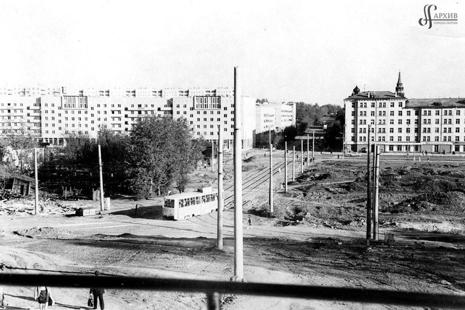 Kreuzung Lenin- und Bortschaninow-Straße. 12. Mai 1973. Stadtarchiv Perm. Bestand 1410. Verzeichnis 2. Akte 1057. Seite 1.