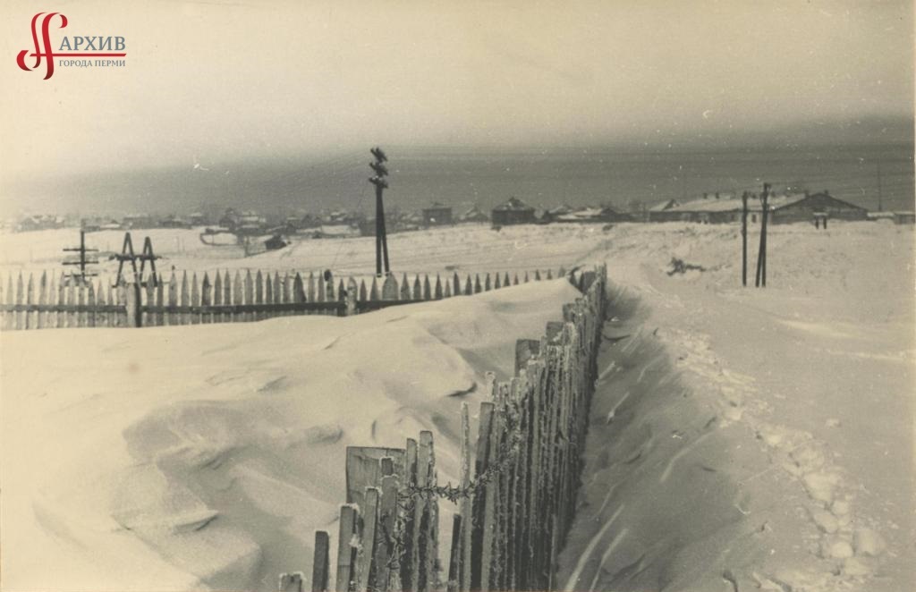 Снежные следы на месте будущего планетария. 8 января 1958.