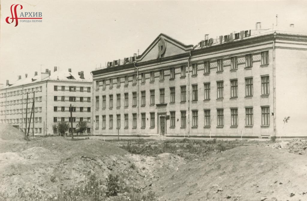 Речное училище на бул. Гагарина, 33.  9 июня 1968 г.