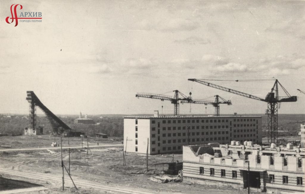 Строительство здания Государственного архива Пермской области по ул. Студенческой, 36.  Май 1963.