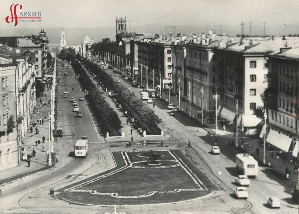 Панорама Комсомольского пр. Вид сверху, из здания УВД. [1970-е].