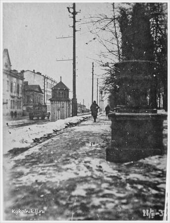 ул.Сибирская (к,Маркса), 1930 е гг,  у дороги виднеется водоразборная будка