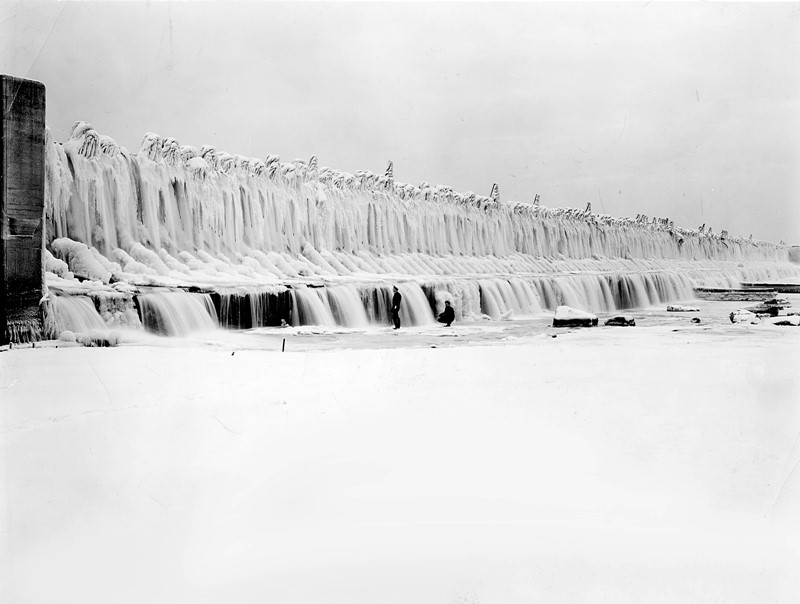 Frozen water at Falls of the Ohio, Louisville, Kentucky, 1936