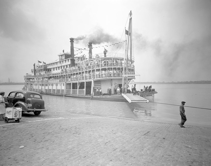 People aboard the Gordon C. Greene steamboat, Louisville, Kentucky, 1938