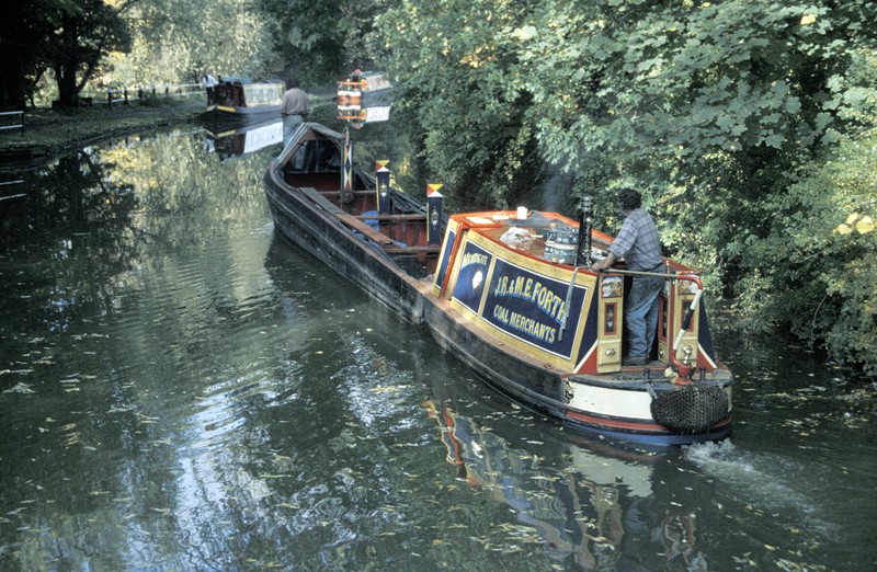 A coalboat delivering to residential narrowboats in Oxford