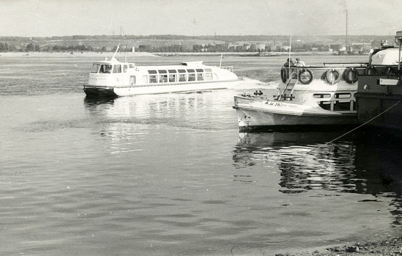 Прогулочные трамвайчики «М-202» и «116» на реке Каме