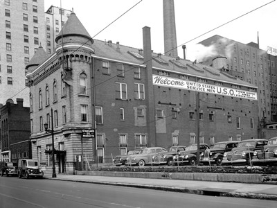 Здание клуба военнослужащих, Луисвилль, штат Кентукки, США, 1942 год. Из каталога фотостудии «Кофилд и Шук» (Caufield & Shook), архив Луисвилльского университета.