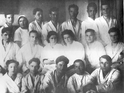 Раненые бойцы в пермском госпитале перед отправкой в свои части. Копия. 1943 г. ГАПК. Фф. Оп.61п. Д.9470