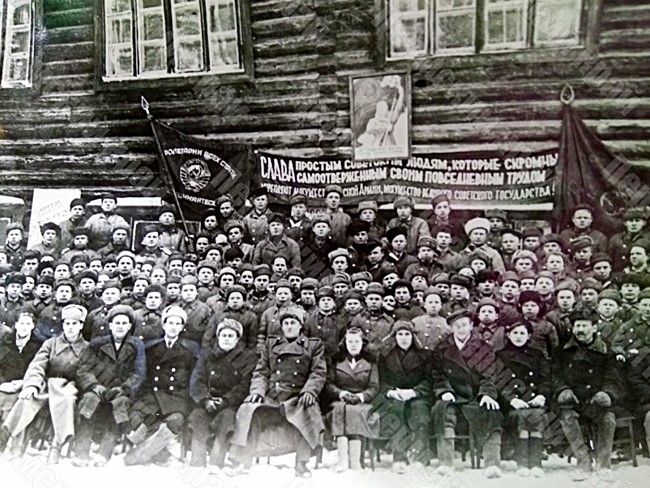 Director of the Kirov Plant No. 98, Molotov, D.G. Bidinsky (sixth from left, first row) with teachers and students from the factory school at the enterprise