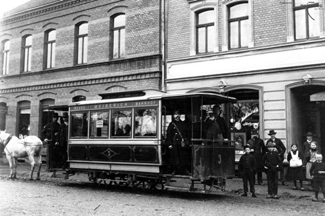 Die so genannte Pferdebahn in Duisburg-Ruhrort. Vor 1898. Stadtarchiv Duisburg. Duisburg, Verkehr D, Nr. 7.