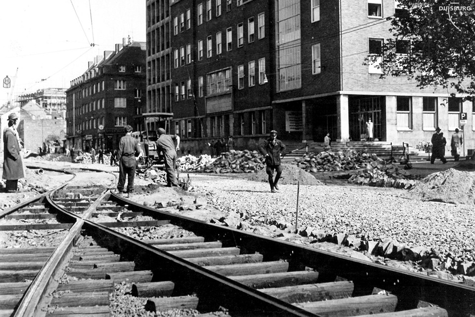 Spurarbeiten in der Mülheimer Straße. 1954. Stadtarchiv Duisburg. Duisburg, Verkehr E, Nr. 44 V.