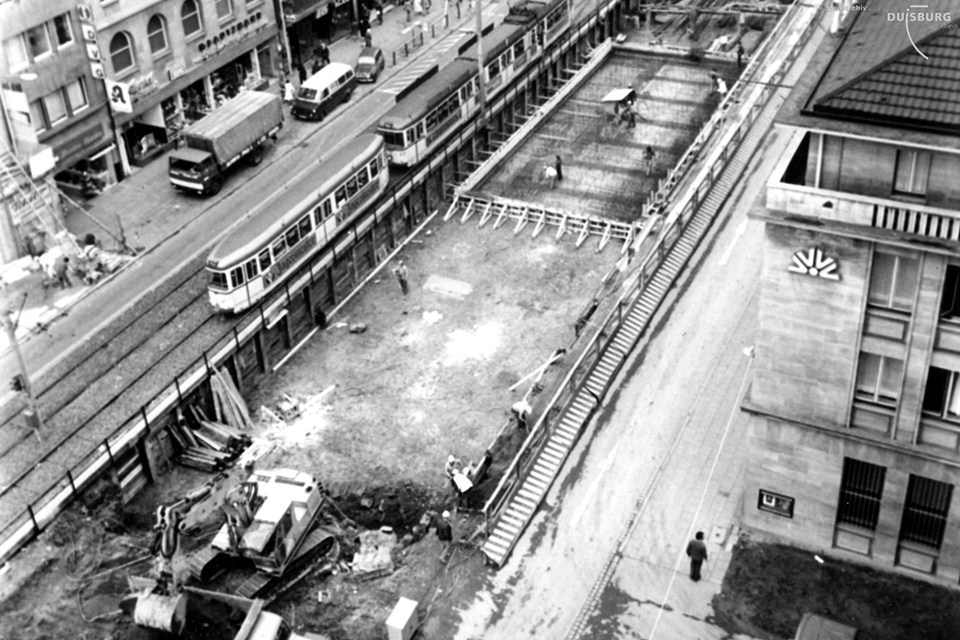 Bau der U-Bahn an der Königstraße. 1980. Stadtarchiv Duisburg. Duisburg, Verkehr E, Nr. 73.