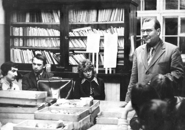 В.А. Оборин со студентами. Из архива автора