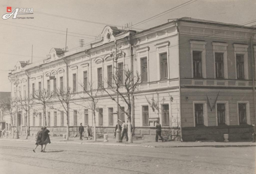 Улица Ленина. Здание школы № 17. 1968