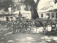 Стоянка велосипедов в на одной из улиц в Ханое.