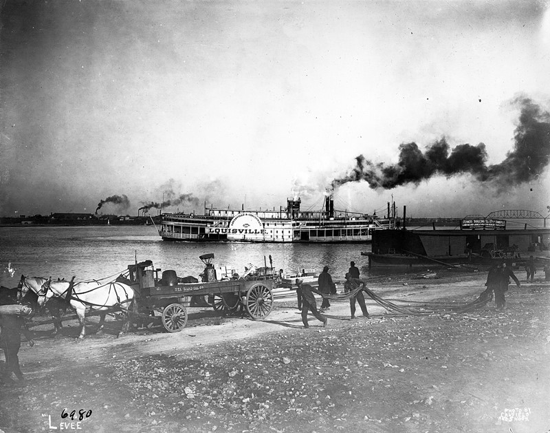 Steamboat and wagon on the waterfront, Louisville, Kentucky, 1913