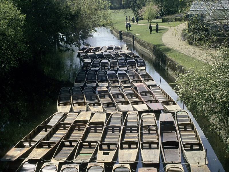 Водные пути в Оксфорде перестали иметь значение для перевозки грузов после Второй мировой войны, но предоставили множество возможностей для отдыха