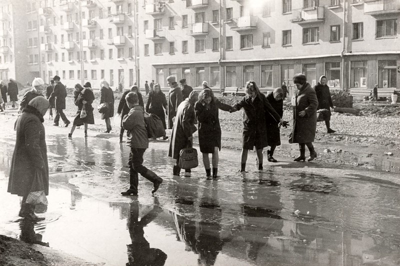 Lenina Street. Pedestrians walking through the puddles