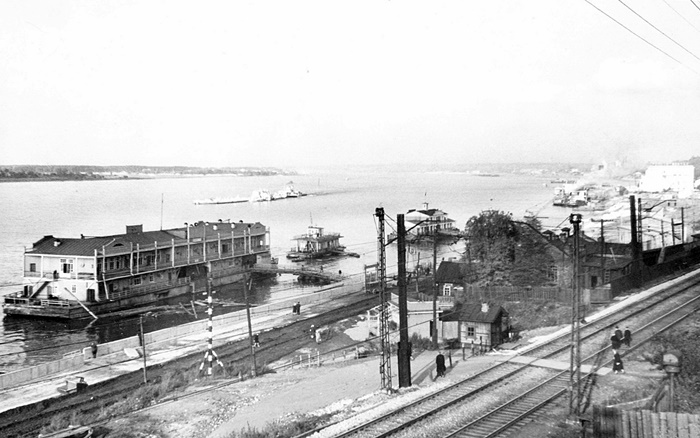 The Kama River Embankment. General view from above from the side of K. Marx Street (Siberian). [1940-1950s]
